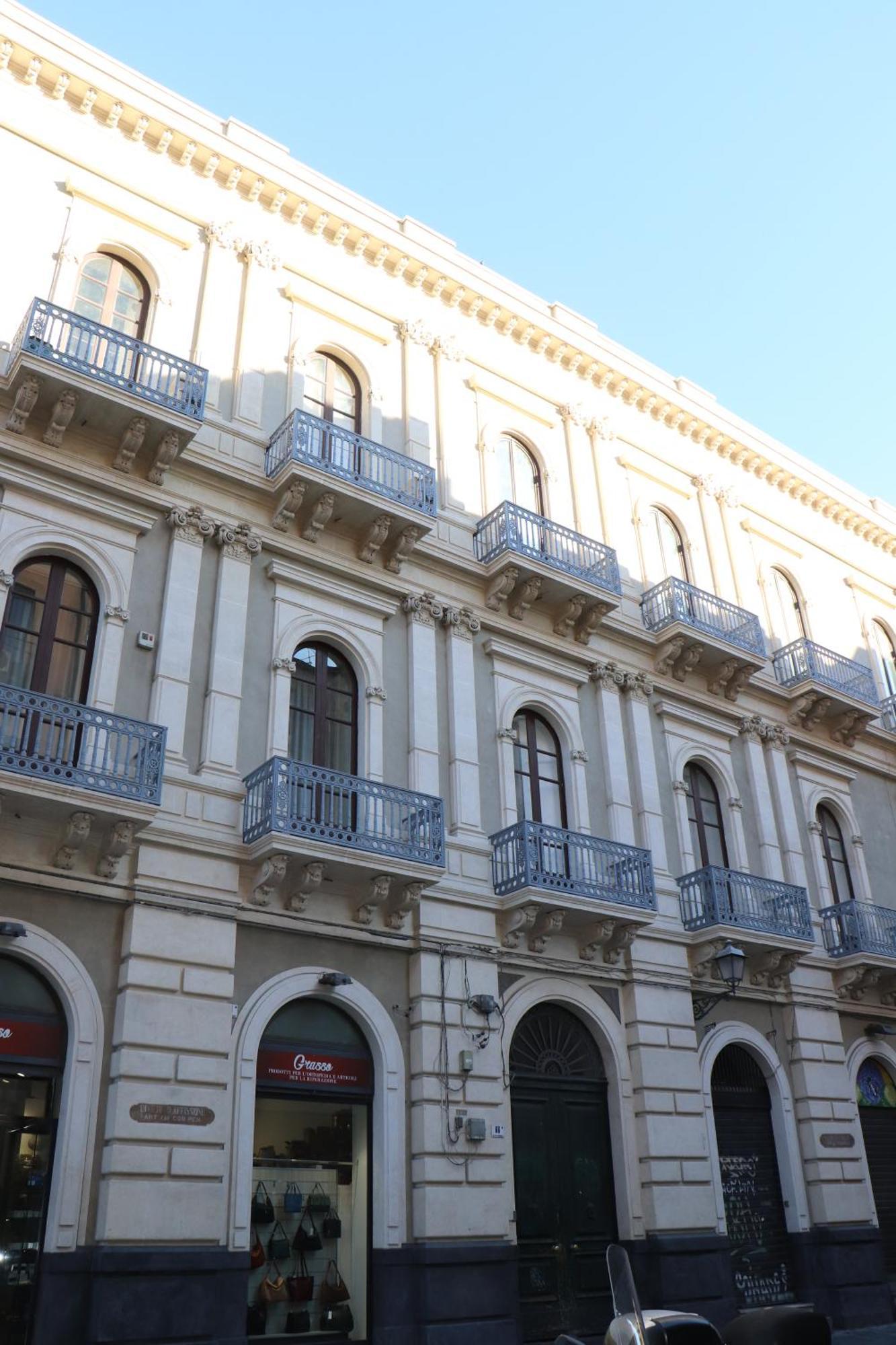 Domus Iole Appartamento Nel Centro Storico 카타니아 외부 사진